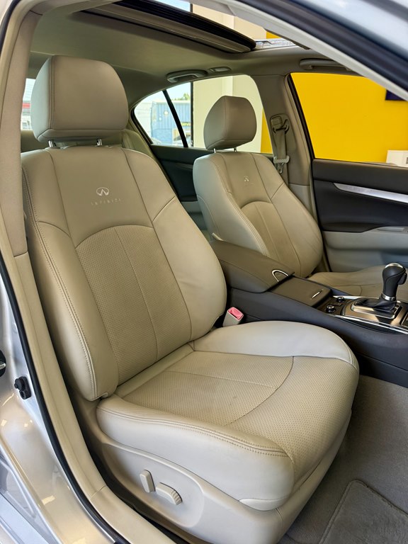 Photo 16 of this INFINITI G37
