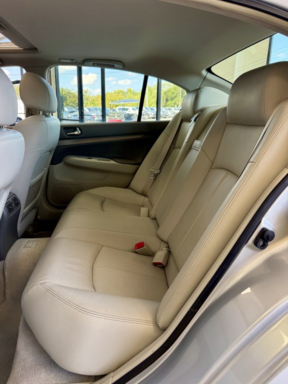 Photo 17 of this INFINITI G37