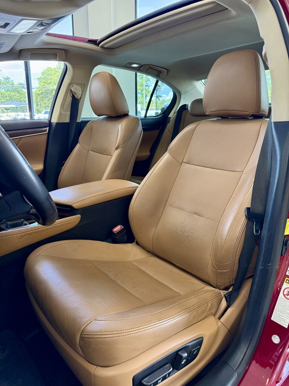 Photo 14 of this LEXUS GS