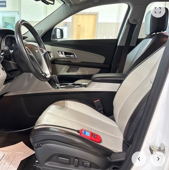 Photo 3 of this CHEVROLET EQUINOX