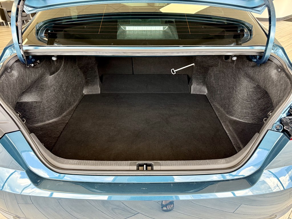 Photo 9 of this TOYOTA CAMRY