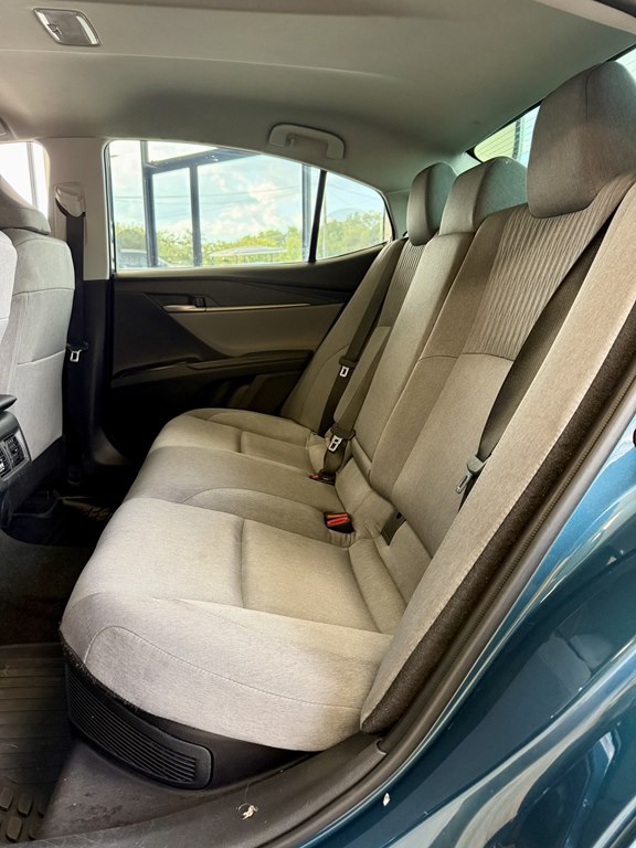 Photo 17 of this TOYOTA CAMRY