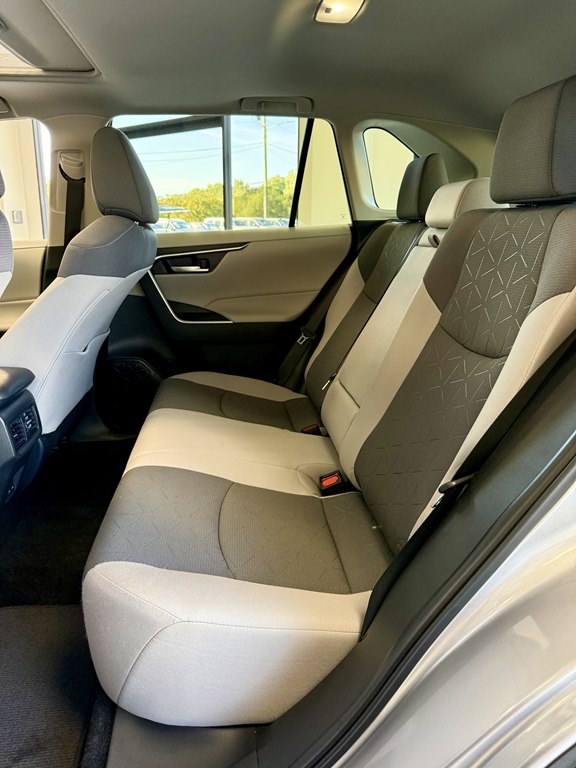 Photo 17 of this TOYOTA RAV4