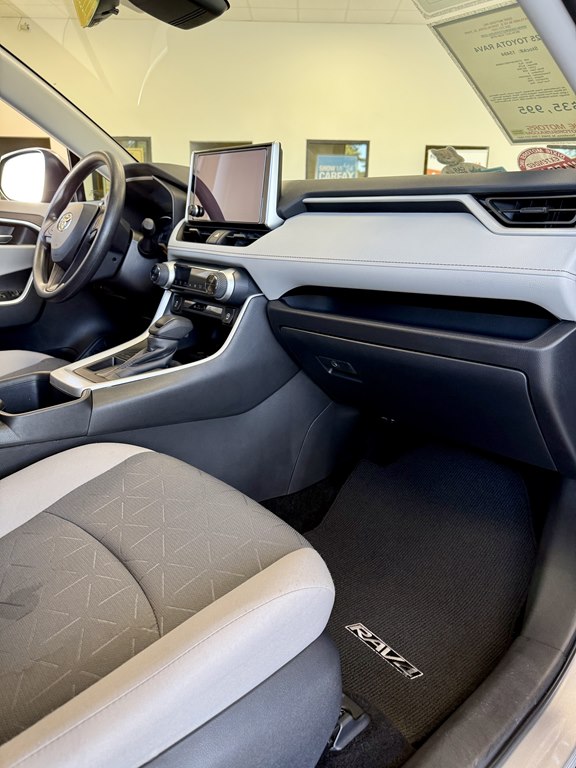 Photo 12 of this TOYOTA RAV4