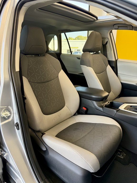 Photo 16 of this TOYOTA RAV4