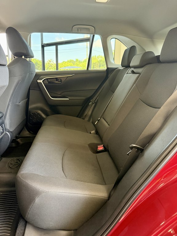 Photo 17 of this TOYOTA RAV4