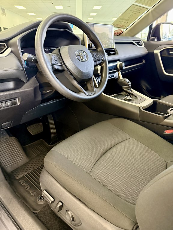 Photo 13 of this TOYOTA RAV4