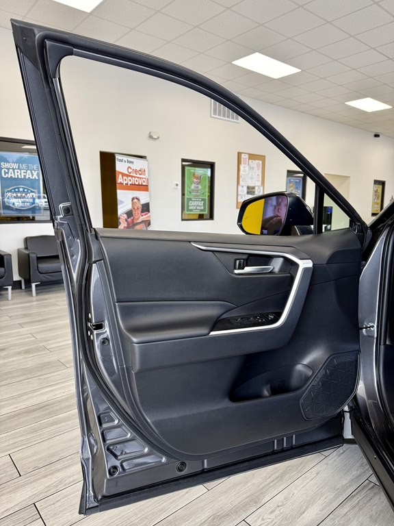 Photo 15 of this TOYOTA RAV4