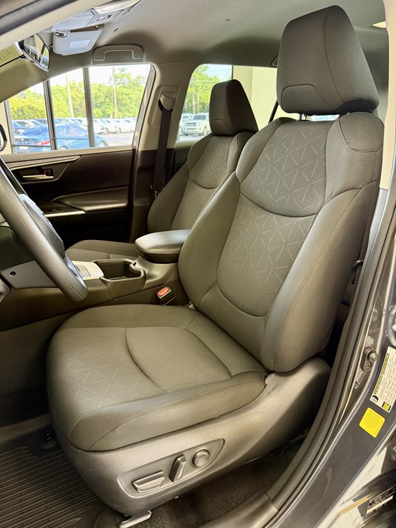 Photo 14 of this TOYOTA RAV4