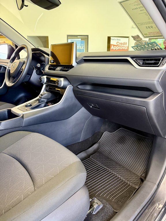 Photo 12 of this TOYOTA RAV4