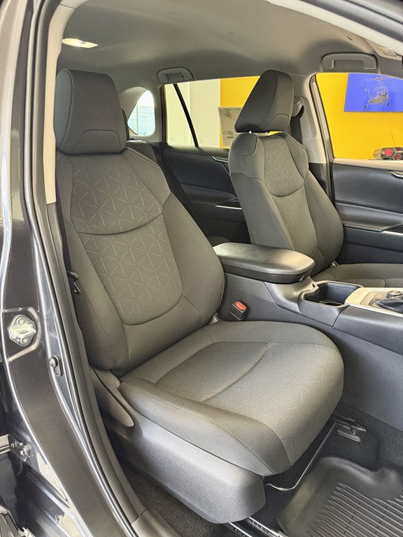 Photo 16 of this TOYOTA RAV4