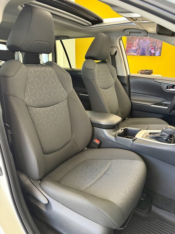 Photo 16 of this TOYOTA RAV4