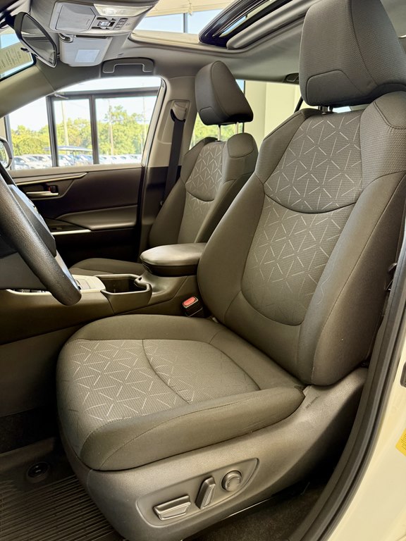 Photo 14 of this TOYOTA RAV4