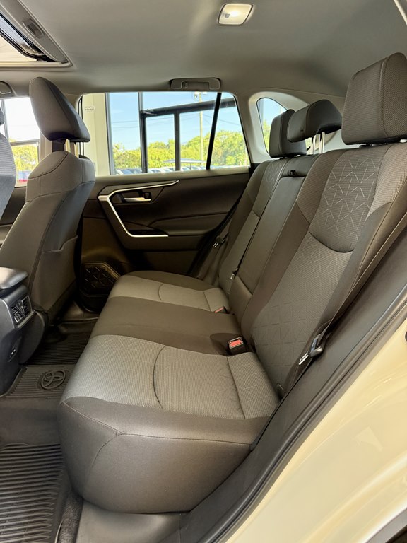 Photo 17 of this TOYOTA RAV4