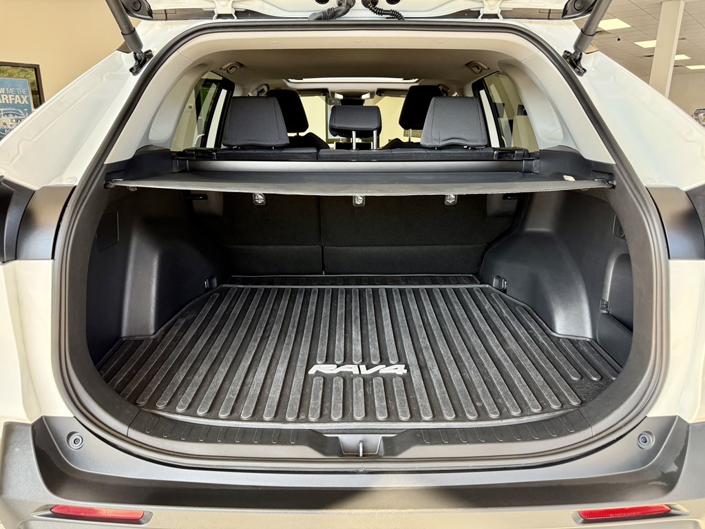 Photo 9 of this TOYOTA RAV4