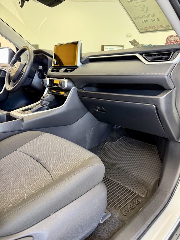 Photo 12 of this TOYOTA RAV4