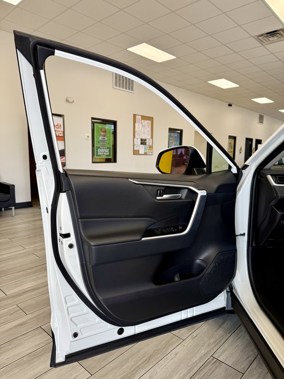 Photo 15 of this TOYOTA RAV4