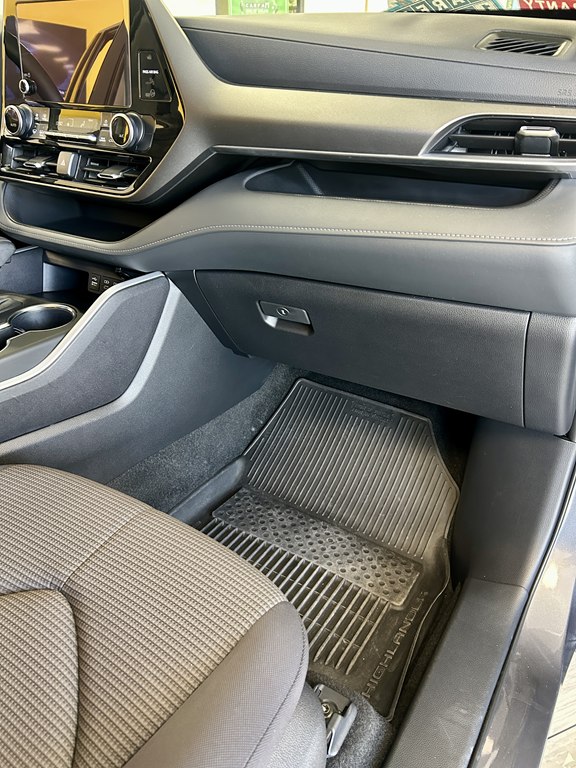 Photo 18 of this TOYOTA HIGHLANDER