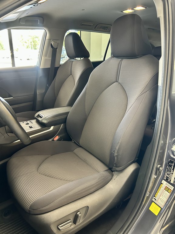 Photo 12 of this TOYOTA HIGHLANDER