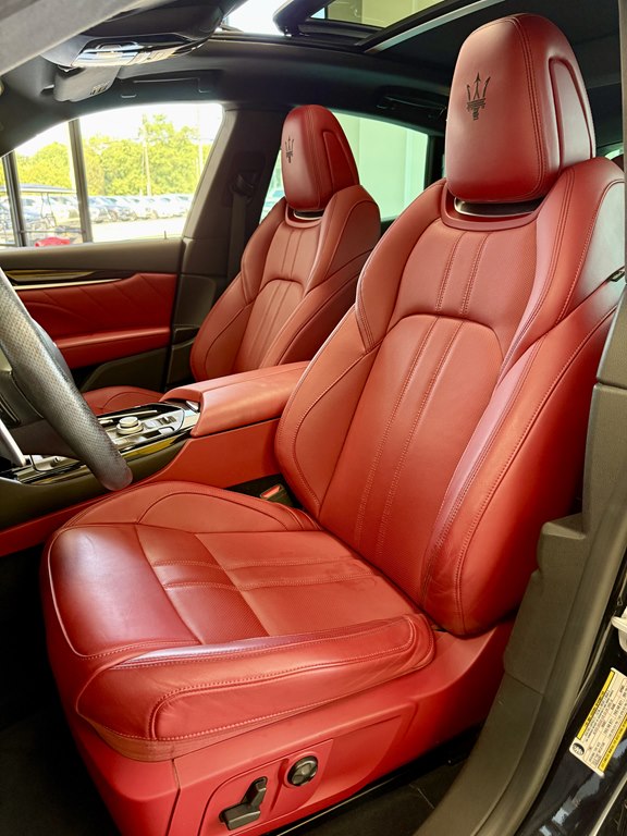 Photo 13 of this MASERATI LEVANTE