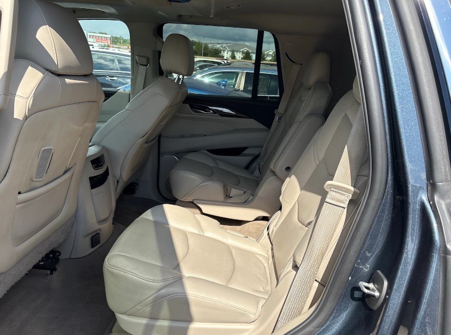 Photo 4 of this CADILLAC ESCALADE