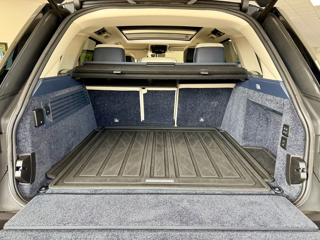 Photo 9 of this LAND ROVER RANGE ROVER