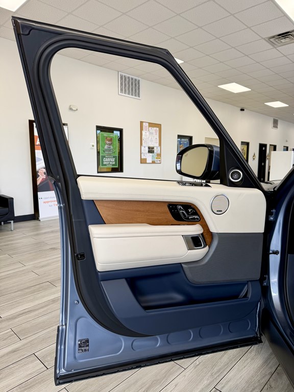 Photo 15 of this LAND ROVER RANGE ROVER