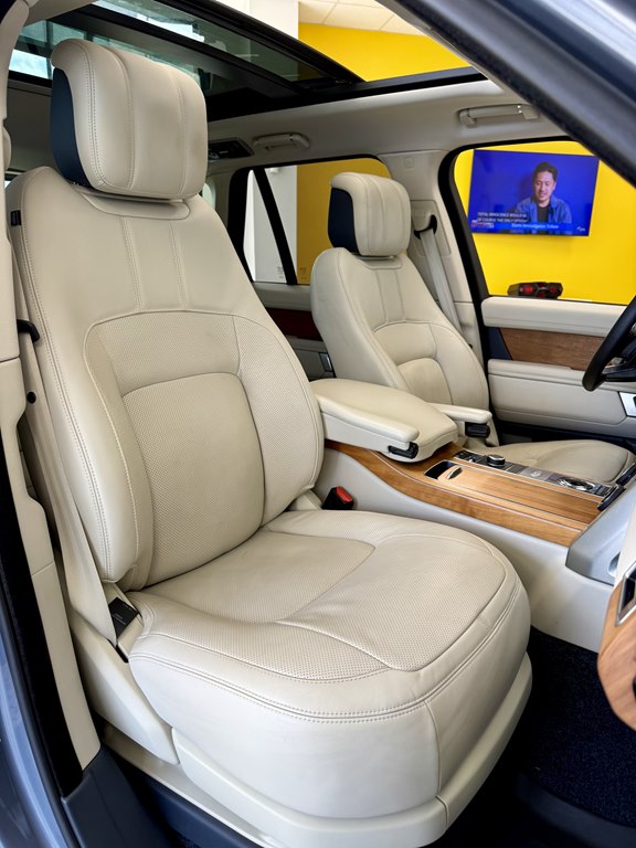 Photo 16 of this LAND ROVER RANGE ROVER