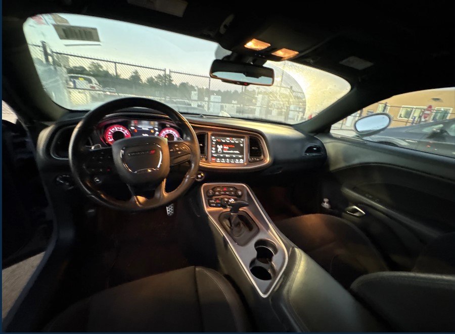 Photo 3 of this DODGE CHALLENGER