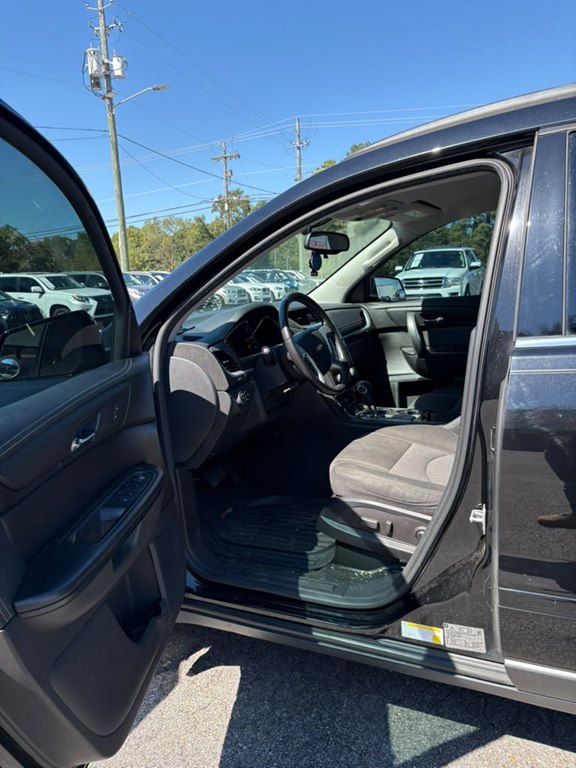 Photo 4 of this CHEVROLET TRAVERSE