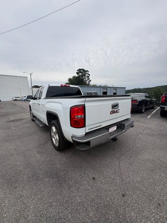 Photo 2 of this GMC SIERRA