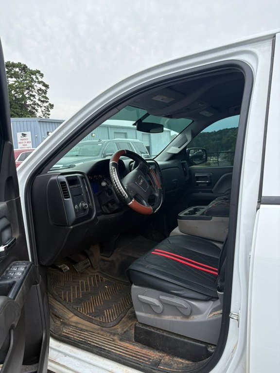 Photo 5 of this GMC SIERRA