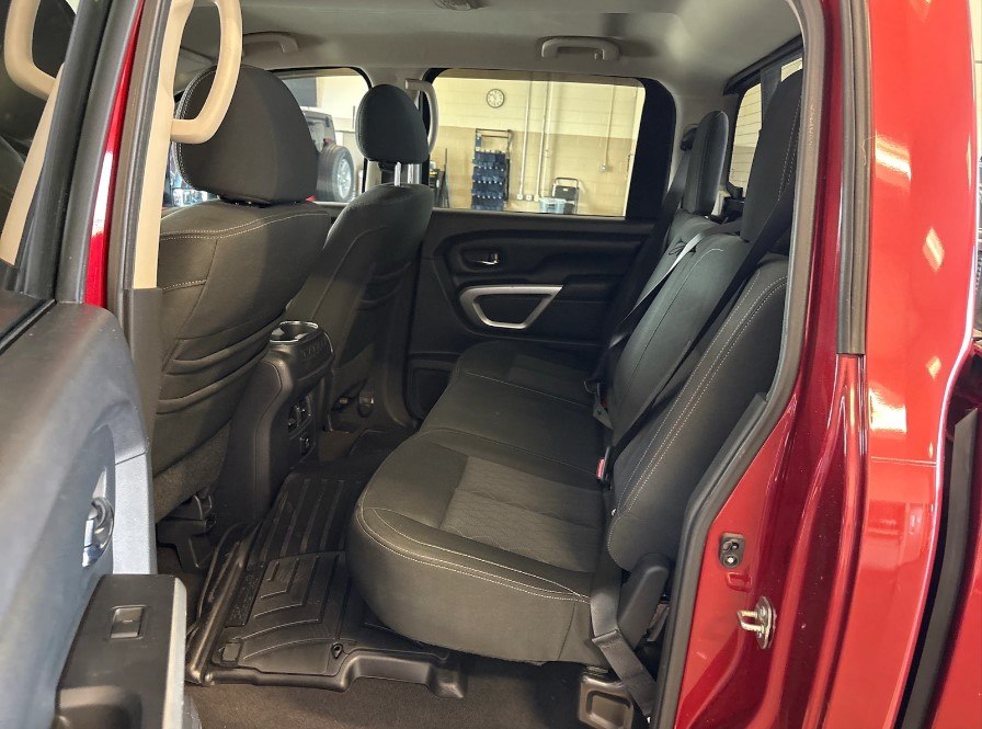 Photo 7 of this NISSAN TITAN