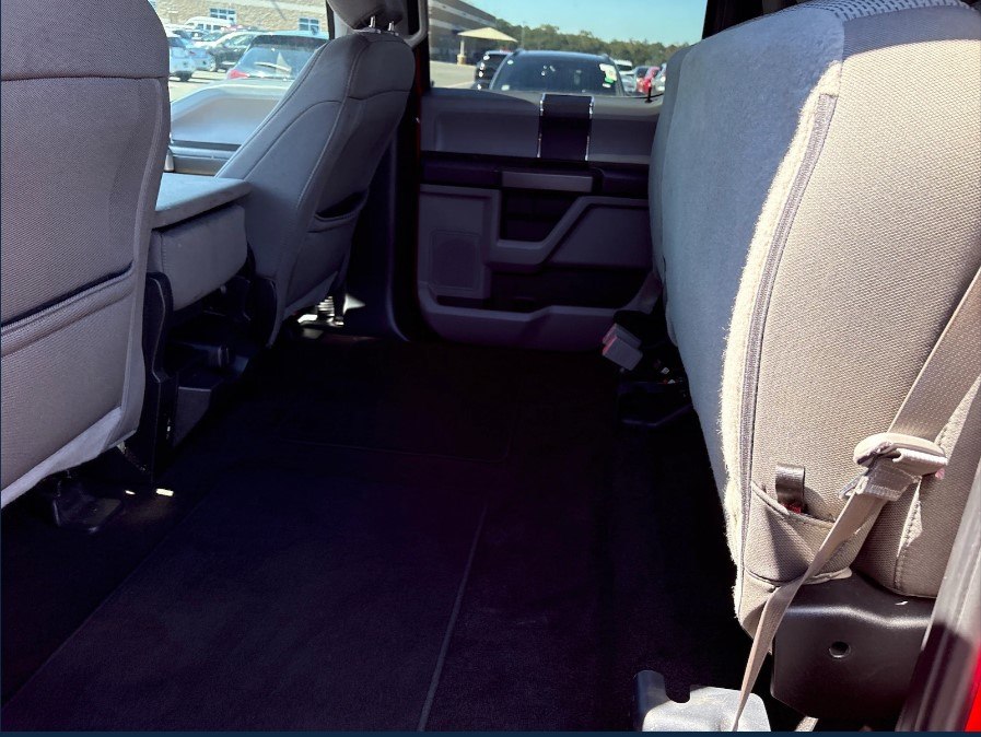 Photo 5 of this FORD F150