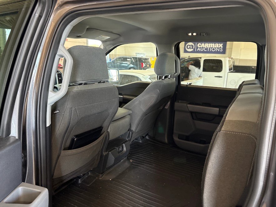 Photo 4 of this FORD F150
