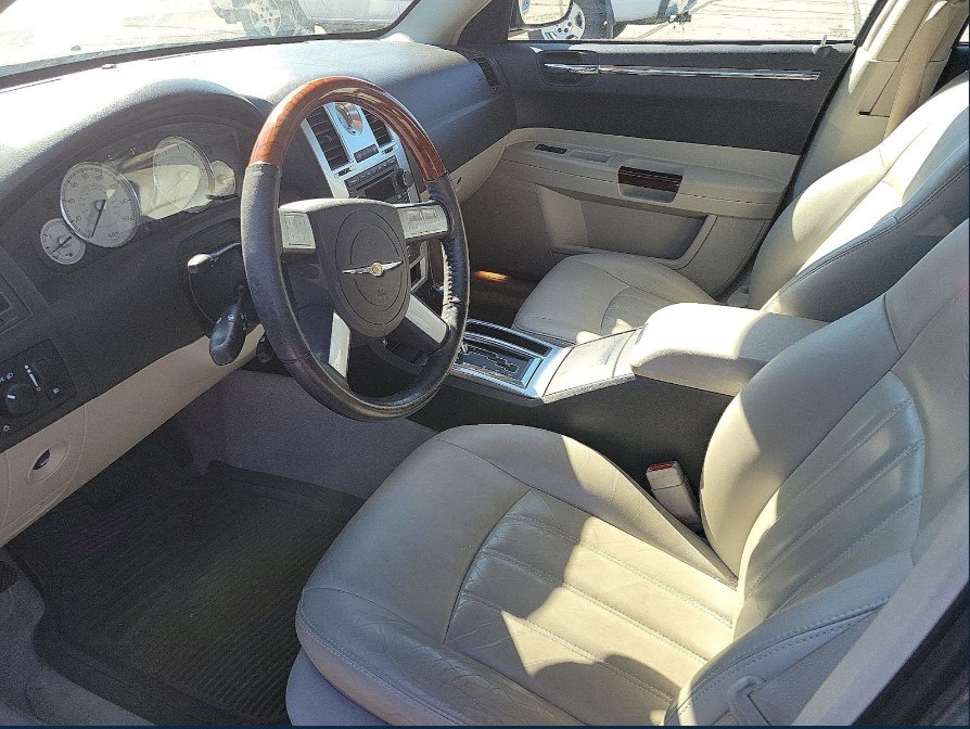 Photo 3 of this CHRYSLER 300C