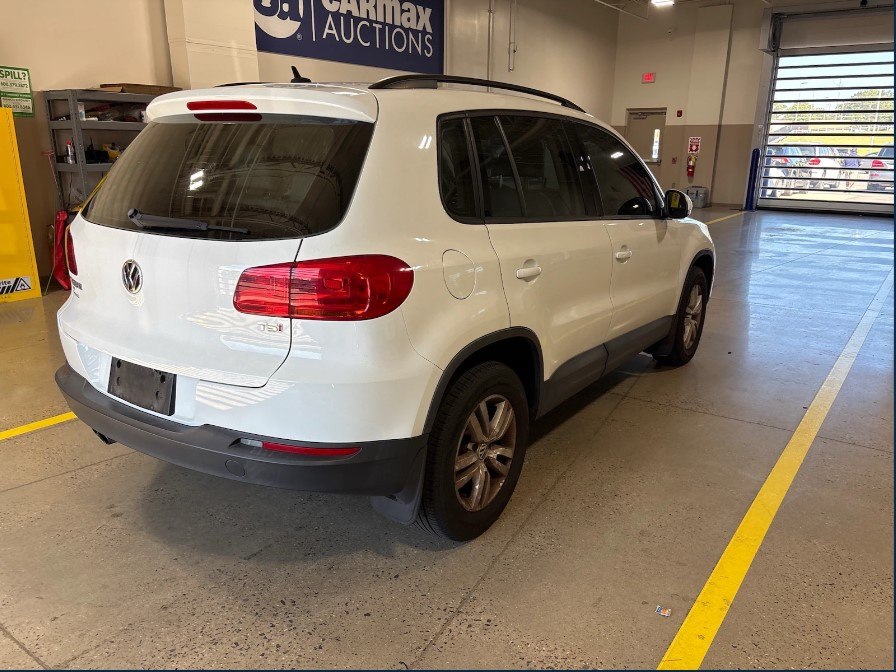 Photo 3 of this VOLKSWAGEN TIGUAN