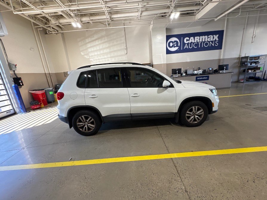 Photo 4 of this VOLKSWAGEN TIGUAN