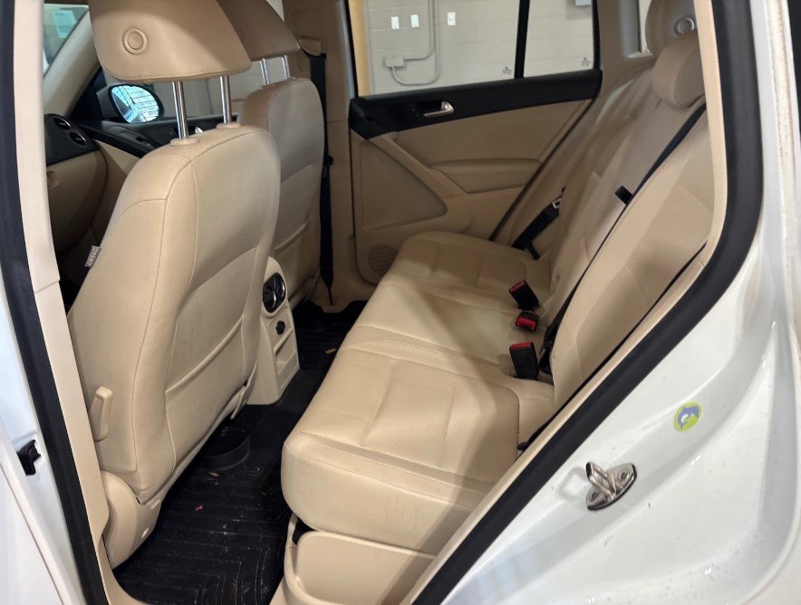 Photo 7 of this VOLKSWAGEN TIGUAN