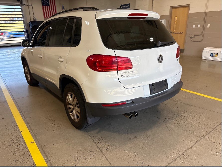 Photo 2 of this VOLKSWAGEN TIGUAN