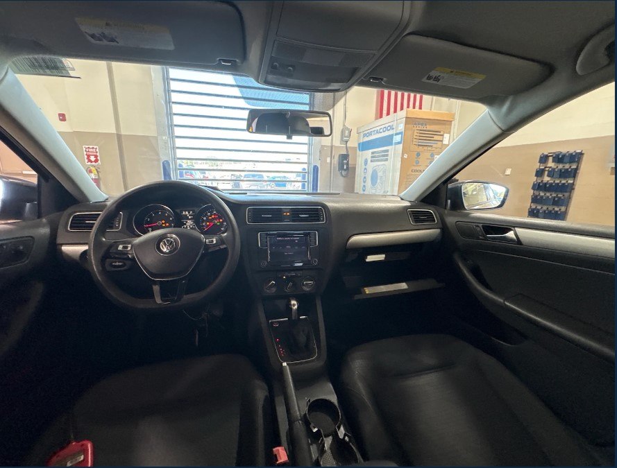 Photo 4 of this VOLKSWAGEN JETTA