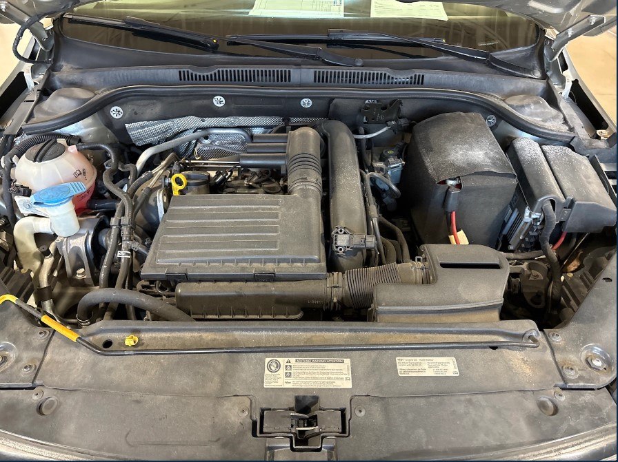 Photo 7 of this VOLKSWAGEN JETTA
