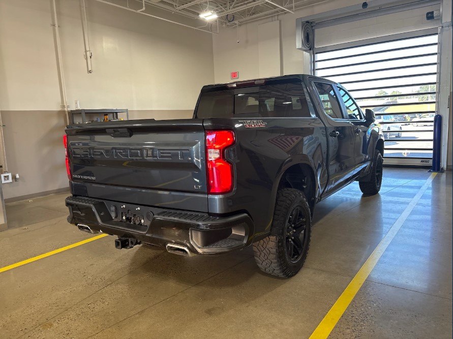 Photo 2 of this CHEVROLET SILVERADO 1500