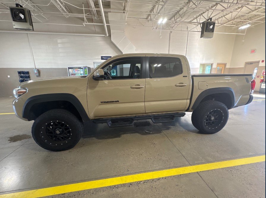 Photo 2 of this TOYOTA TACOMA