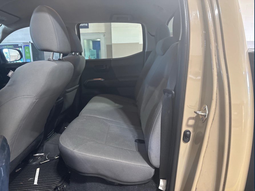 Photo 6 of this TOYOTA TACOMA