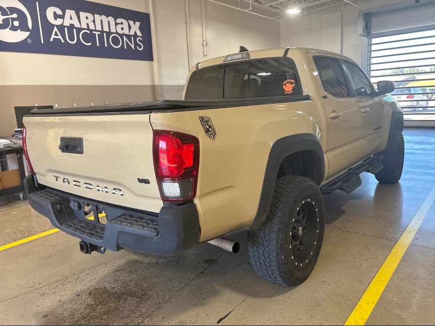 Photo 3 of this TOYOTA TACOMA