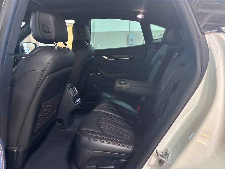Photo 6 of this MASERATI LEVANTE