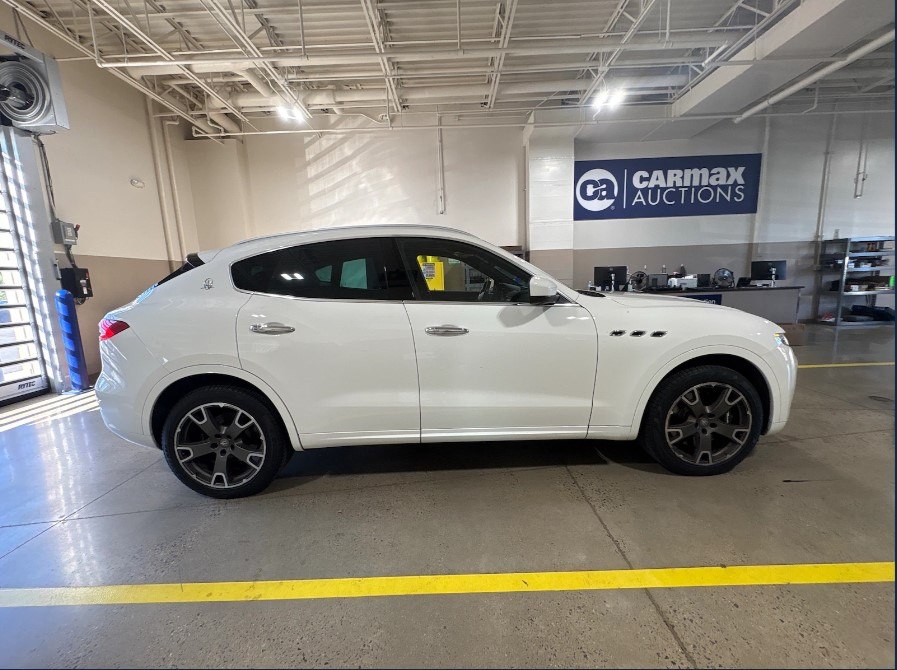 Photo 3 of this MASERATI LEVANTE