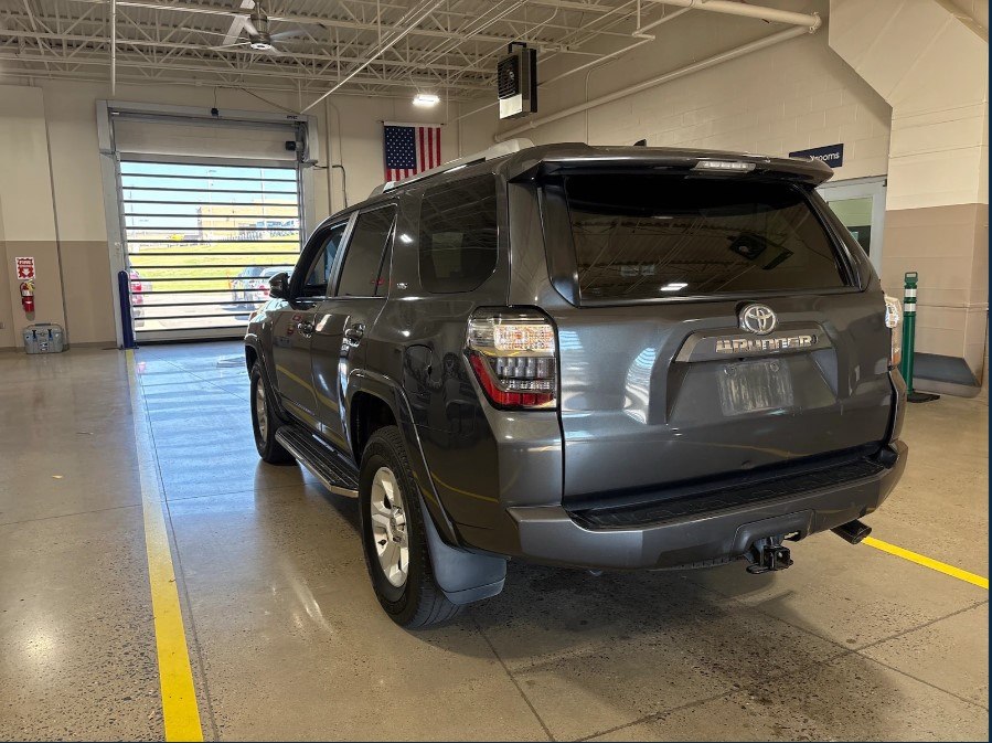 Photo 2 of this TOYOTA 4RUNNER
