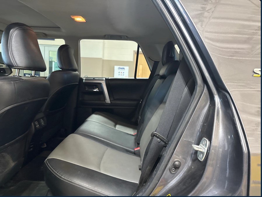 Photo 6 of this TOYOTA 4RUNNER